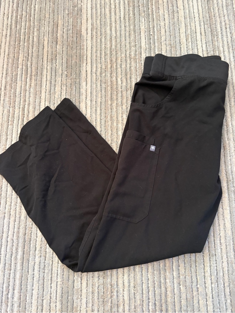 FIGS Set Men's Black Scrub Set – Comfortable Everyday Workwear - Picture 2 of 8